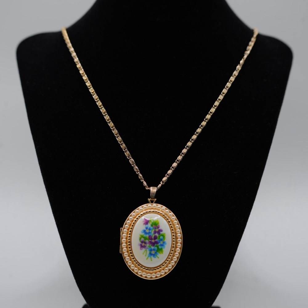 Vintage Avon Pendant Locket